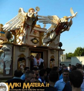 carro_trionfale_esce_fuori_dalla_fabbrica_del_carro_festa_della_bruna_matera